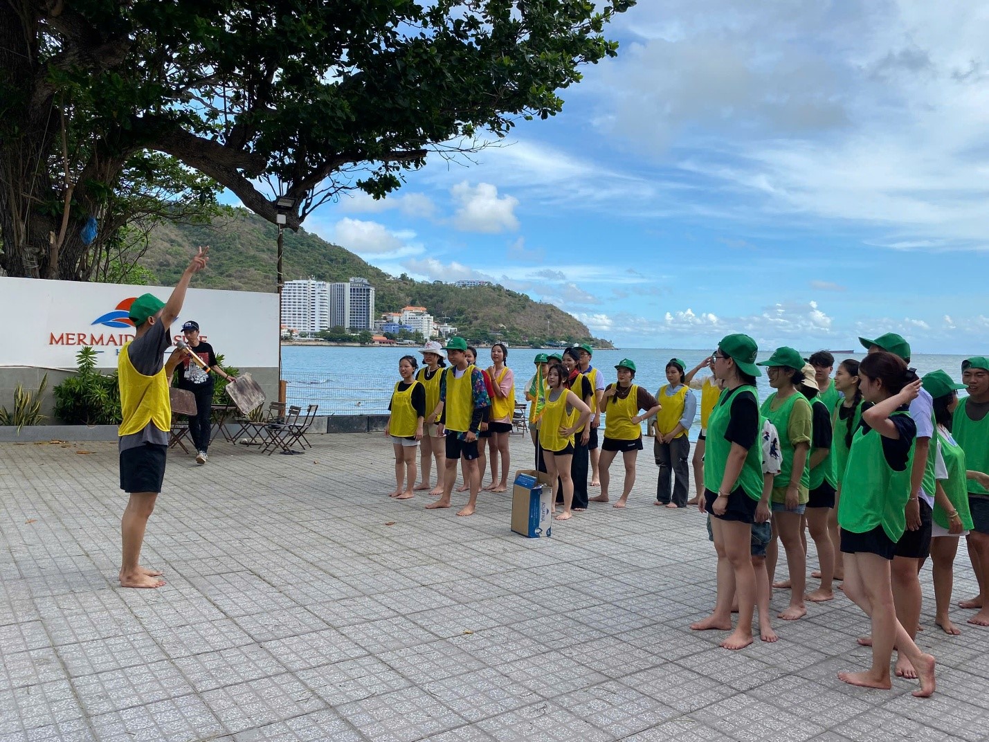 Sinh viên ngành Quản trị dịch vụ du lịch và lữ hành thực hành tổ chức teambuiding