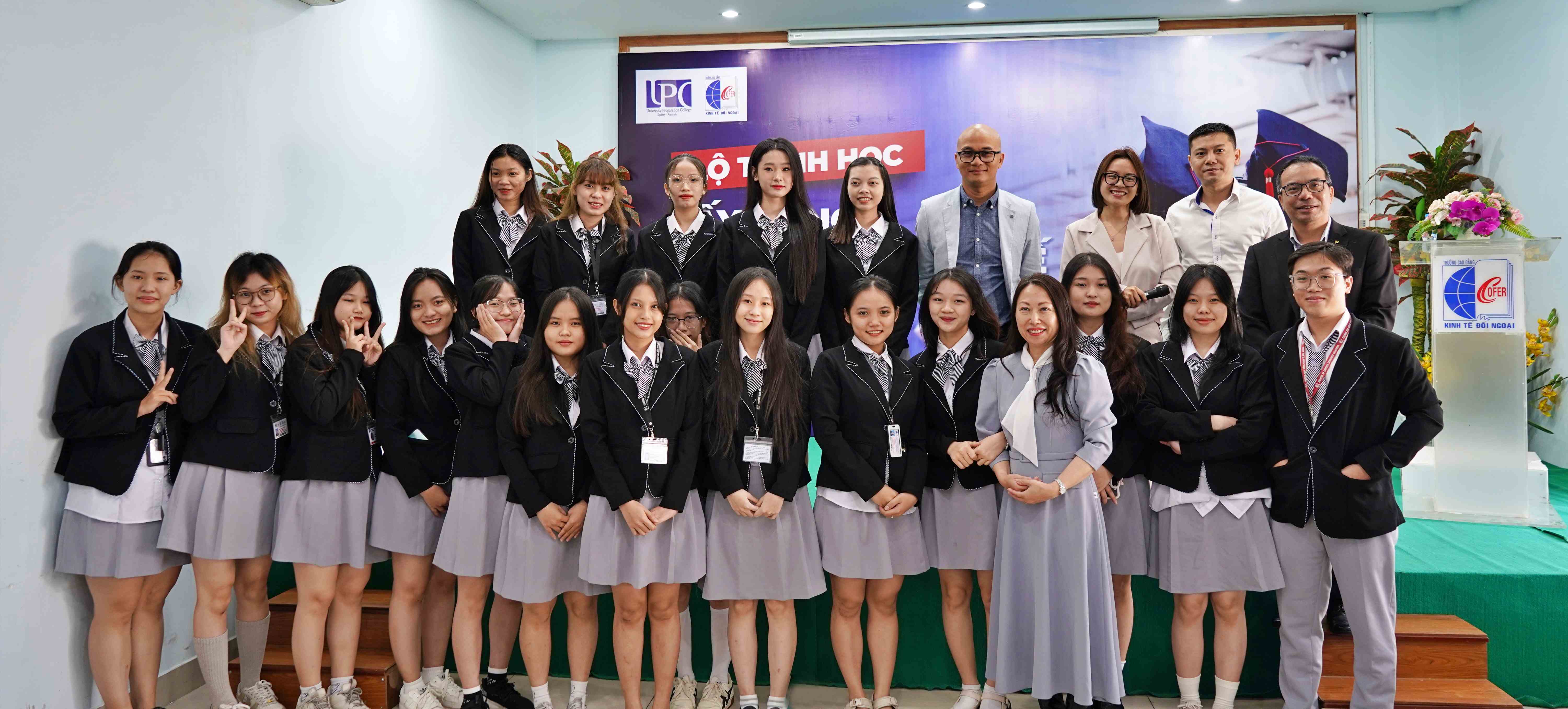 Sinh viên COFER học tập